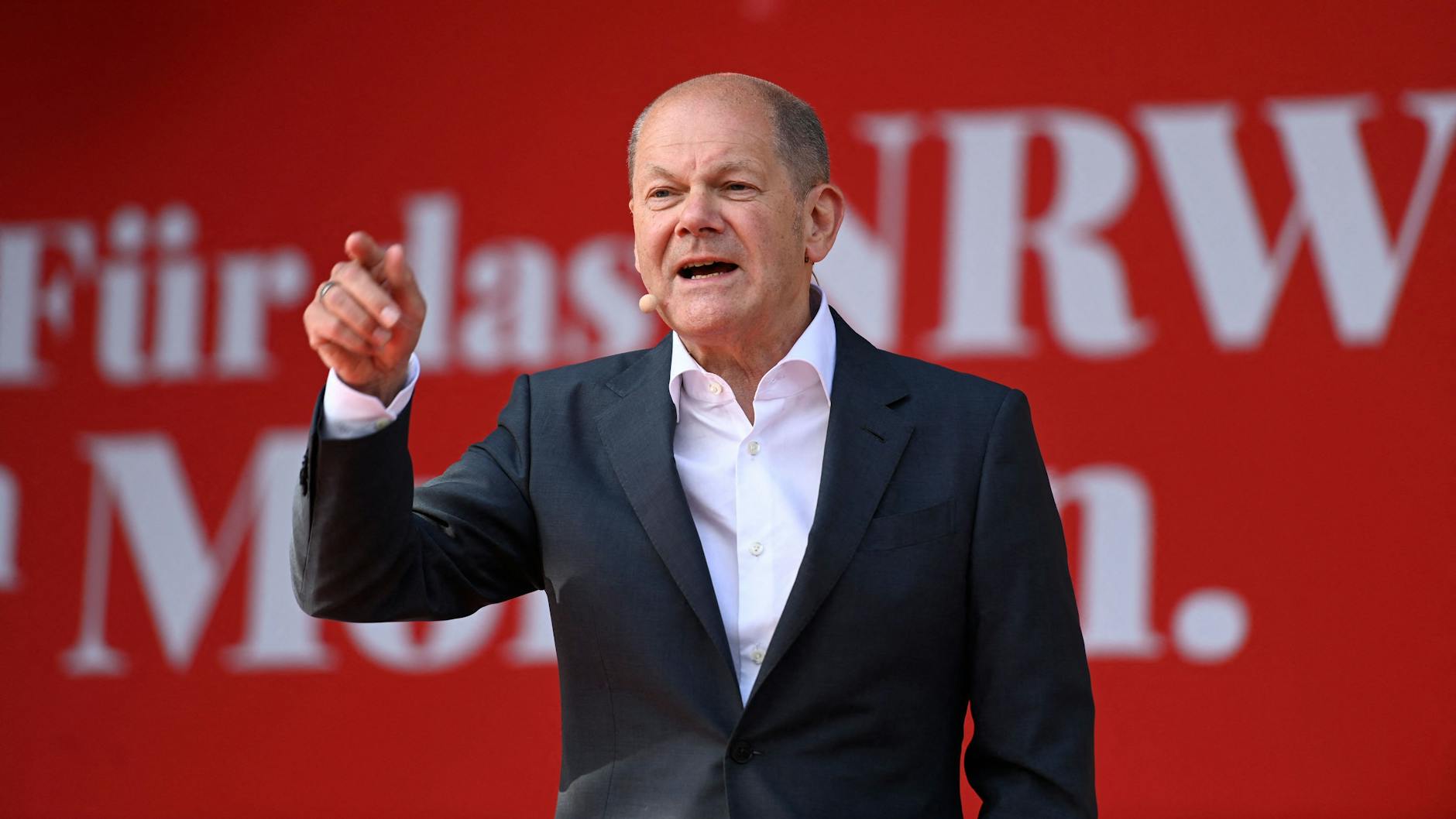 Bundeskanzler Olaf Scholz am Freitag in Köln bei der Abschlusskundgebung der SPD.