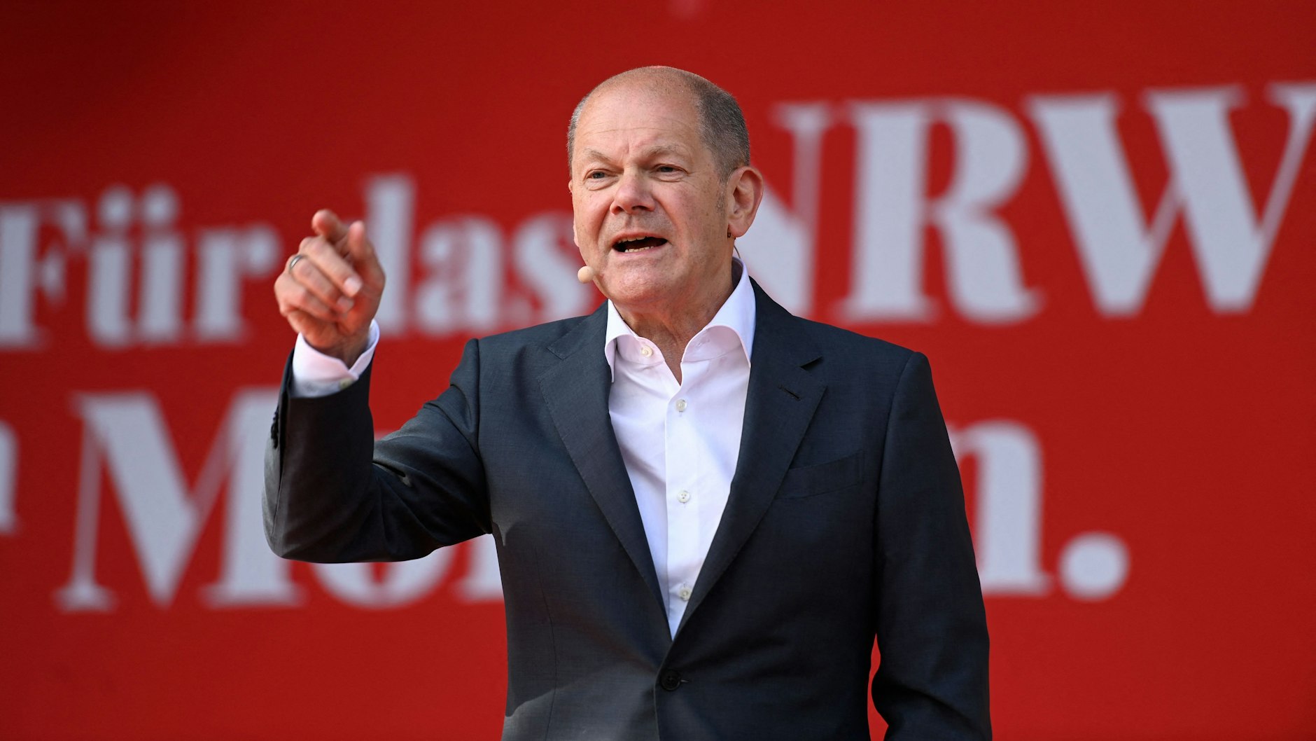Bundeskanzler Olaf Scholz am Freitag in Köln bei der Abschlusskundgebung der SPD.