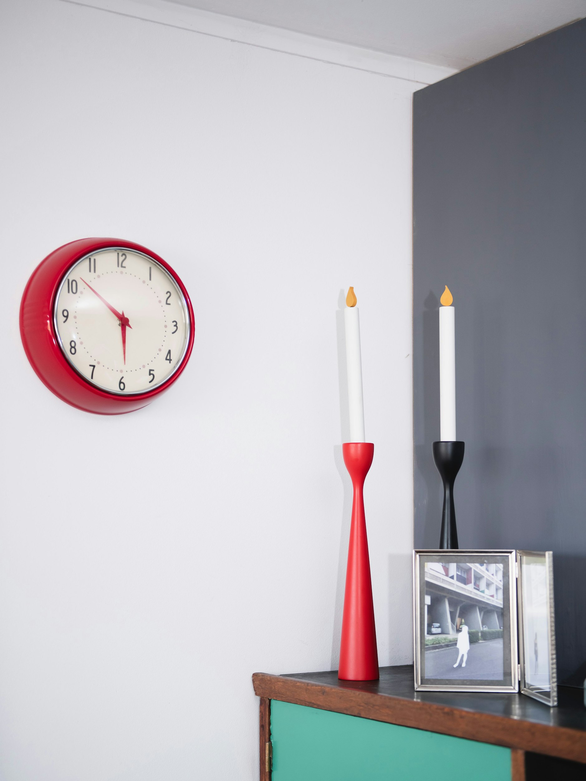 Ganz der legendäre Architekt: Gerade Linien, sachliche Farben überall.