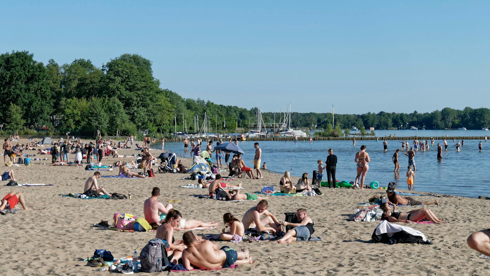 Das Strandbad Müggelsee im vorigen Jahr. Auch hier ist laut Lageso die Wasserqualität in Ordnung und das Baden erlaubt.