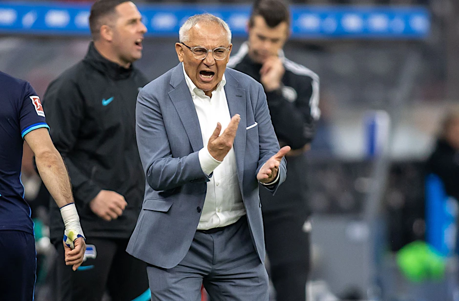 68 Jahre alt, aber noch immer ein Energiebündel. Felix Magath heizt den Hertha-Profis ein.