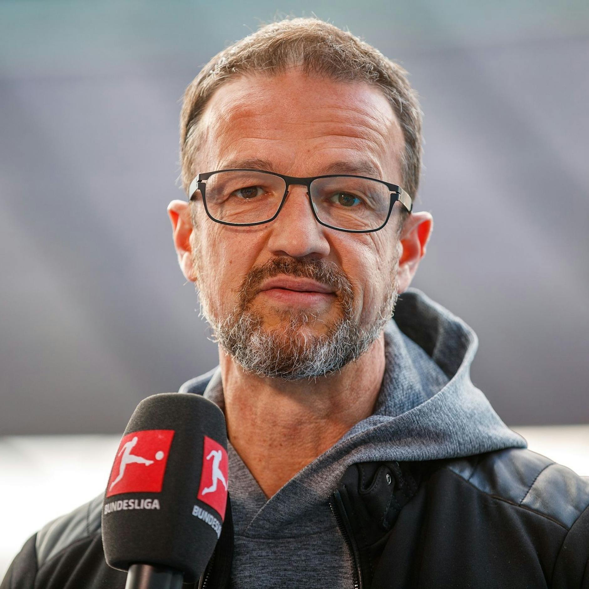 Fredi Bobic regt sich über Handelfer gegen Hertha BSC auf: „Das ist eine Wahnsinnsregel!“