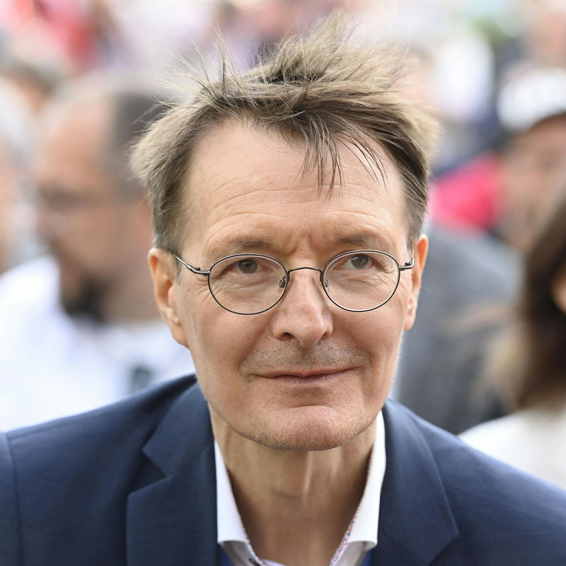 Lauterbach: Tödliche Delta-Variante kann im Herbst wieder zuschlagen – Werden die Deutschen neue Maskenpflicht und Kontaktbeschränkungen hinnehmen?