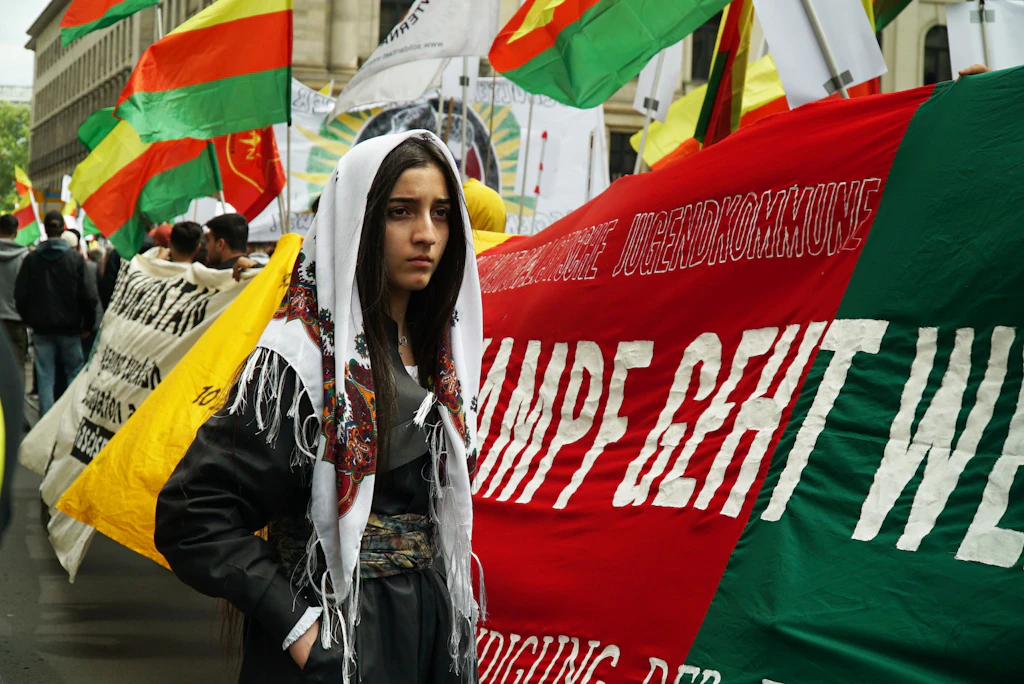 Kurden-Demo in Berlin: Verbotene PKK-Parolen und Festnahmen (mit Video)