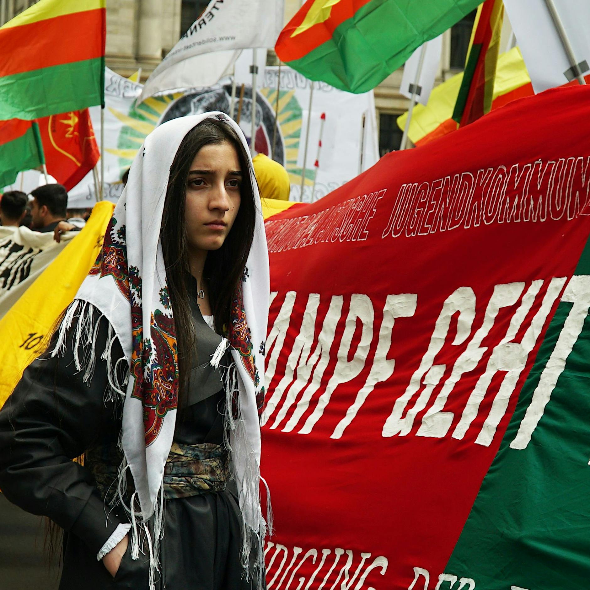 Kurden-Demo in Berlin: Verbotene PKK-Parolen und Festnahmen (mit Video)