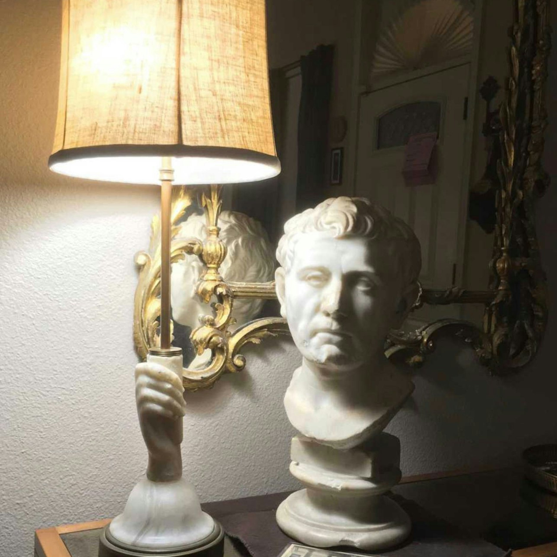 Der Marmor-Kopf stammte aus der Zeit von Julius Caesar.