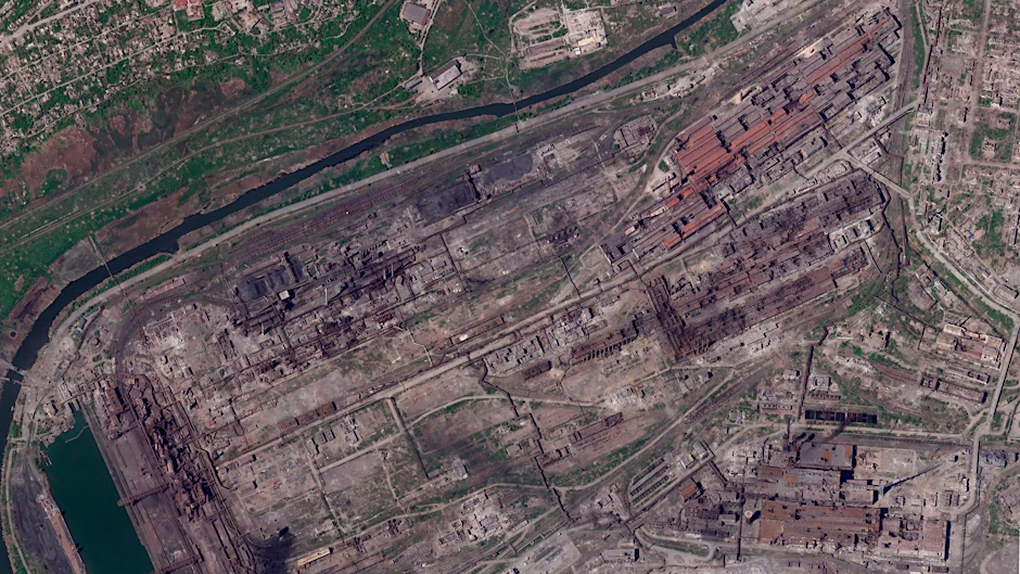 Ein Satellitenbild zeigt die Schäden am Stahlwerk in Mariupol. (Archivbild)
