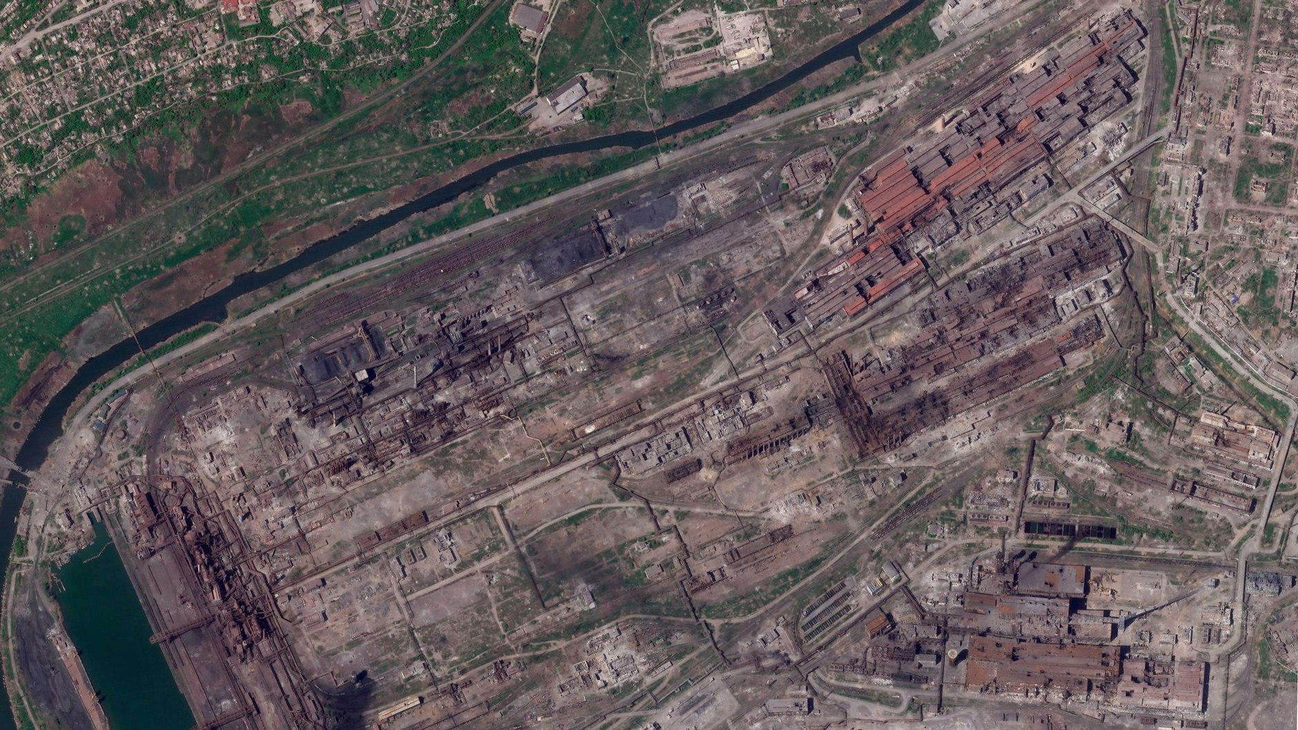 Ein Satellitenbild zeigt die Schäden am Stahlwerk in Mariupol. (Archivbild)