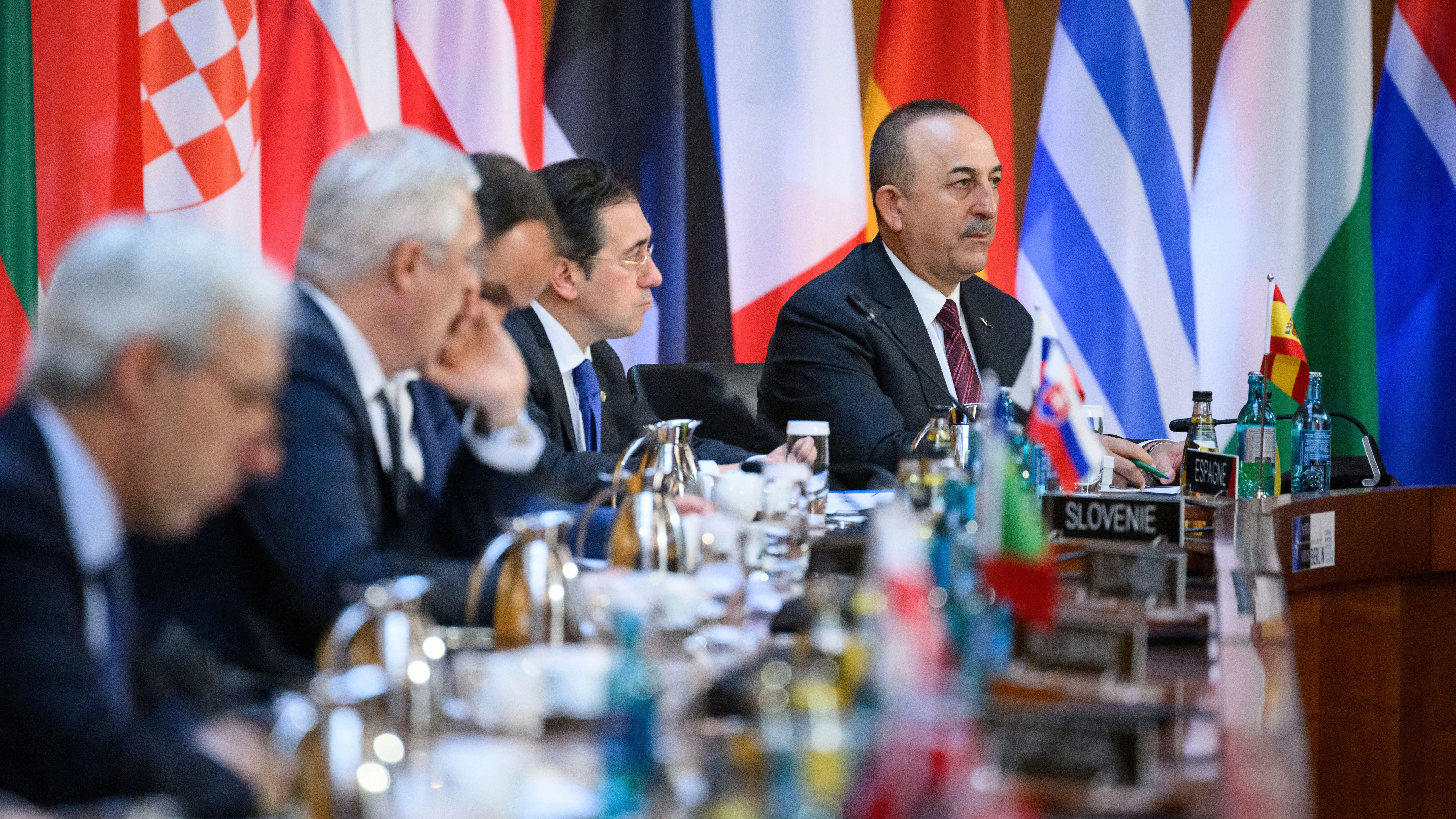 Der türkische Außenminister Mevlüt Cavusoglu mit Kollegen in Berlin.  