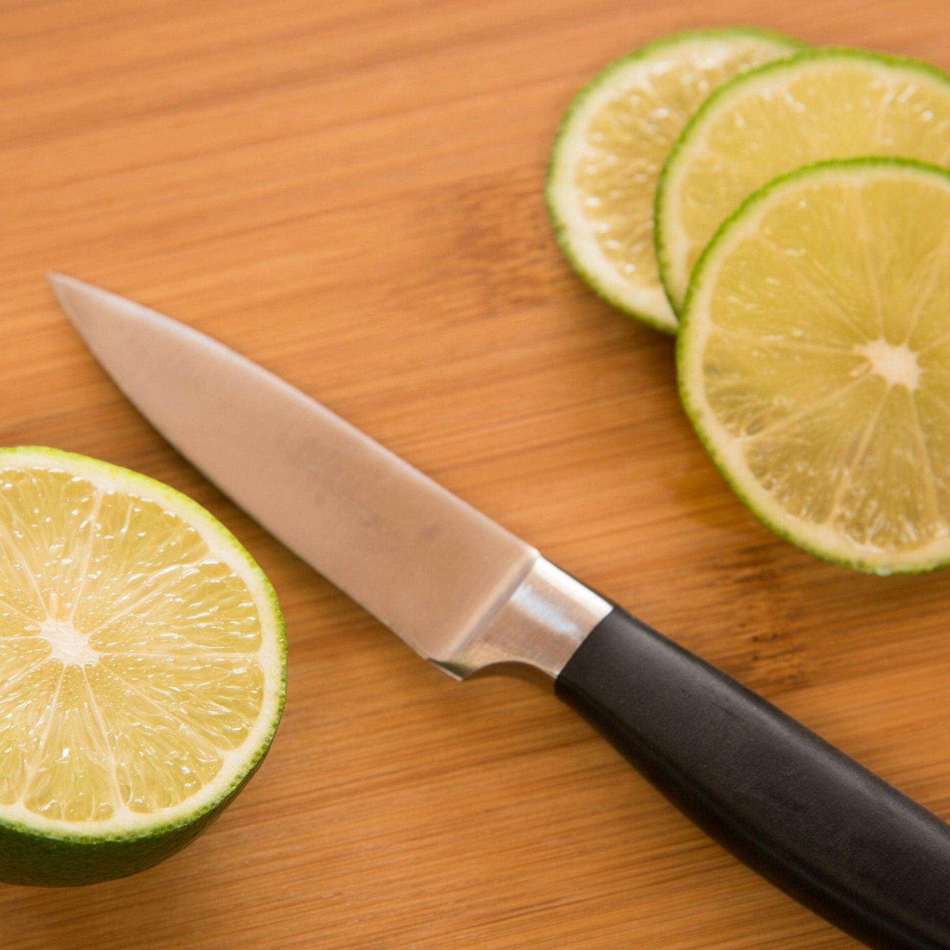 Das Schälmesser zählt zu den Grundmessern.