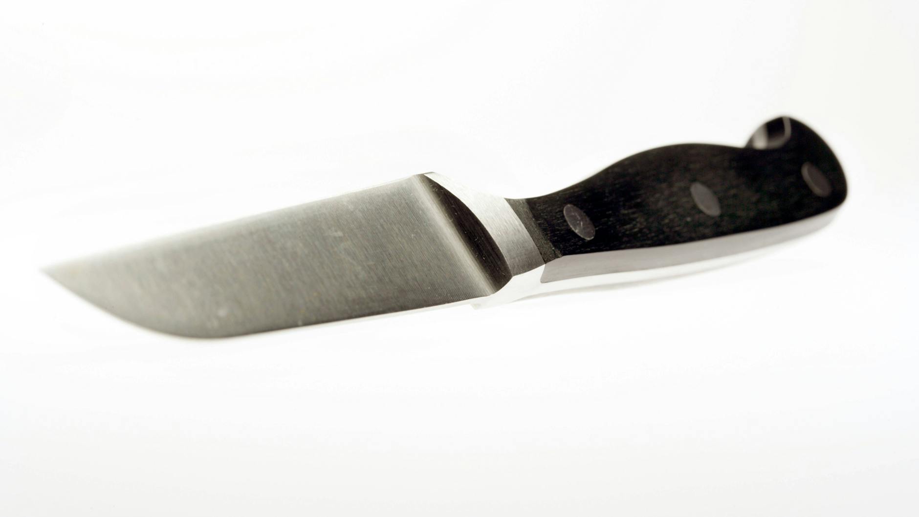 Ein Spickmesser mit einer 15 Zentimeter langen Klinge.