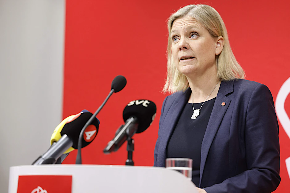Die schwedische Premierministerin Magdalena Andersson bei der Pressekonferenz nach der Sondersitzung der Sozialdemokraten in Stockholm