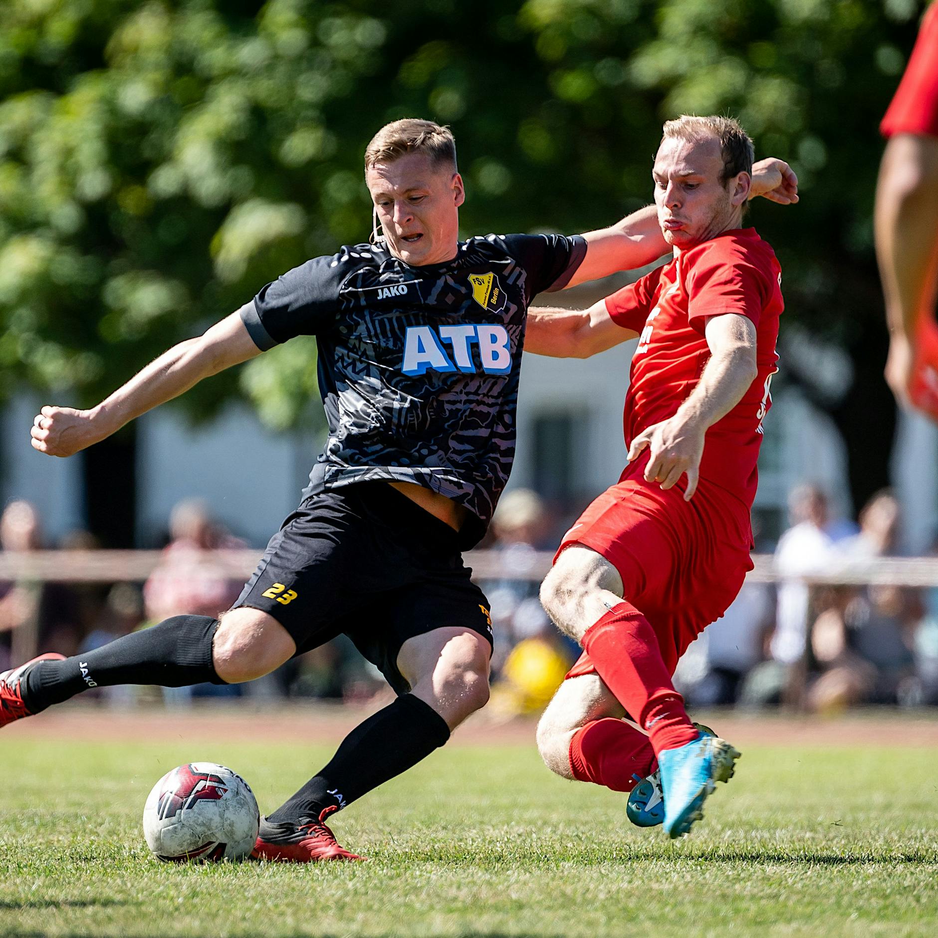 Felix Kroos verwandelt Gastspiel bei Fortuna Pankow in ein kleines Volksfest