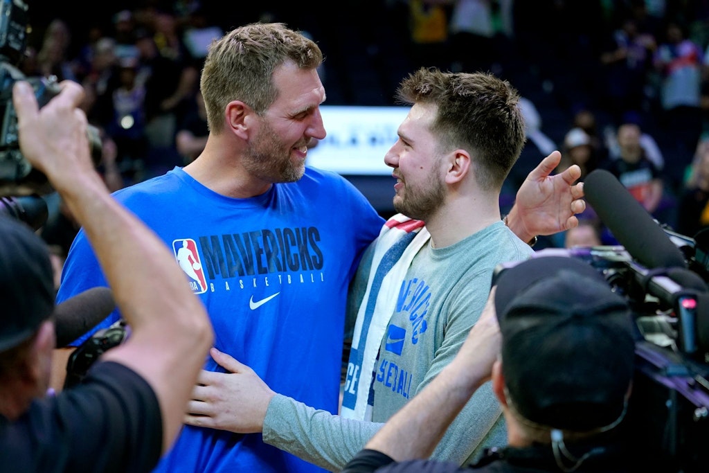 Dirk Nowitzki feiert in Phoenix die Dallas Mavericks um Superstar Luka  Doncic