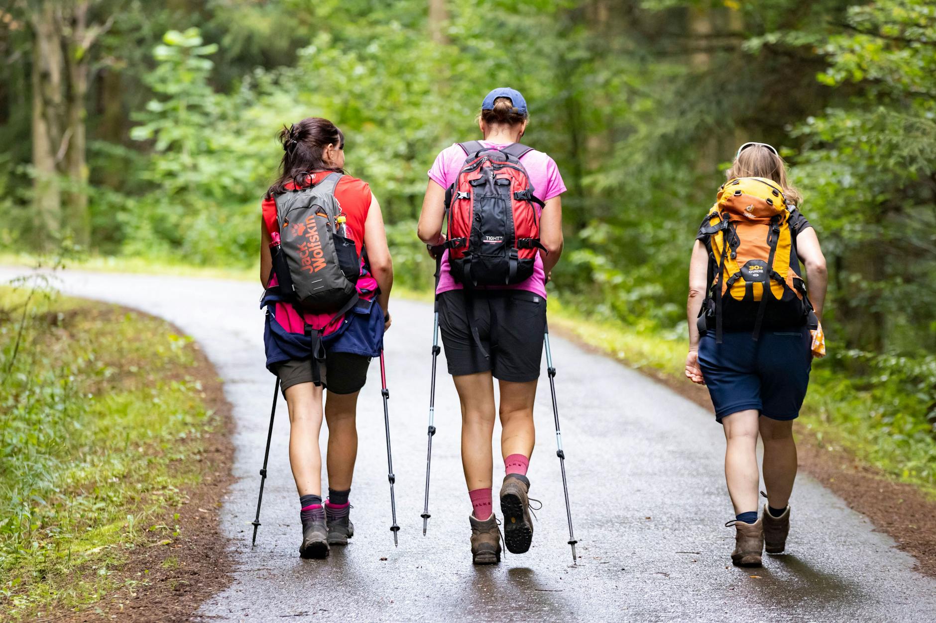 Gut für Körper und Seele: Wandern (Symbolbild).