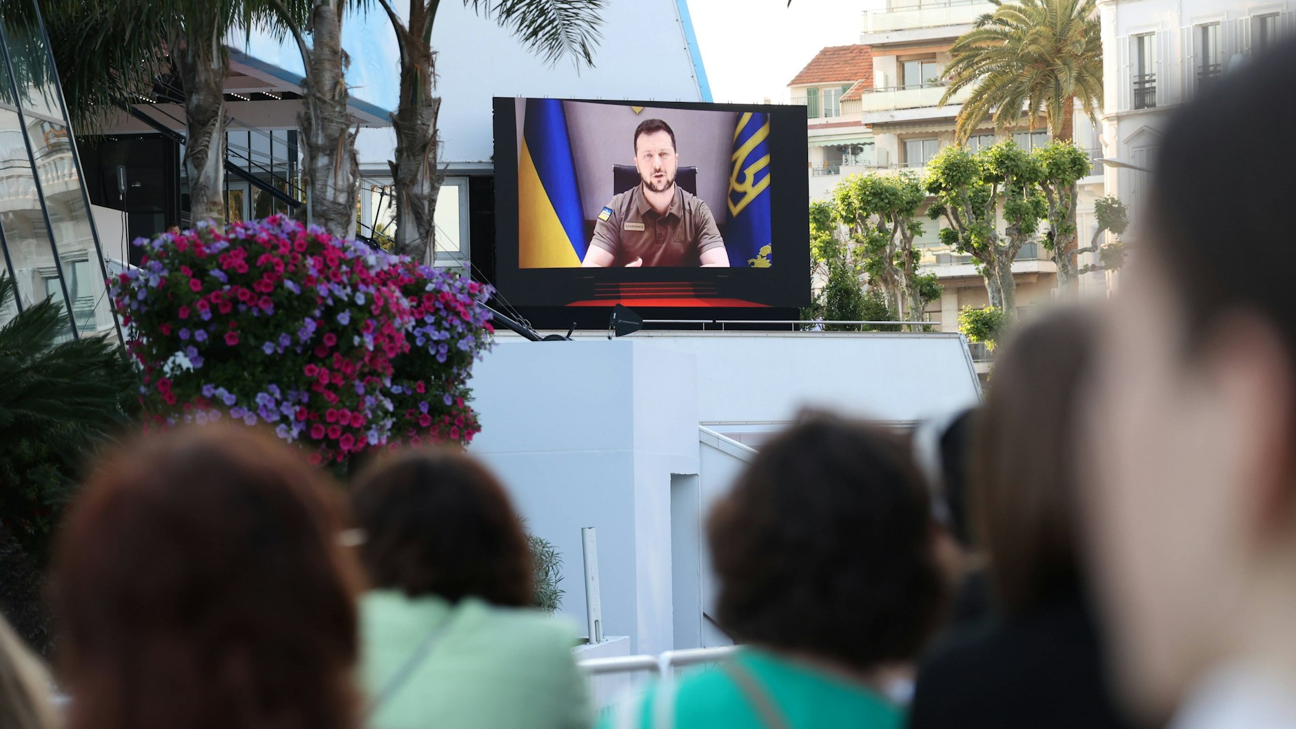 Der ukrainische Präsident Wolodymyr Selenskyj hat am Dienstag eine überraschende Ansprache bei der Eröffnung der Filmfestspiele von Cannes gehalten. Sie wurde per Video übertragen.