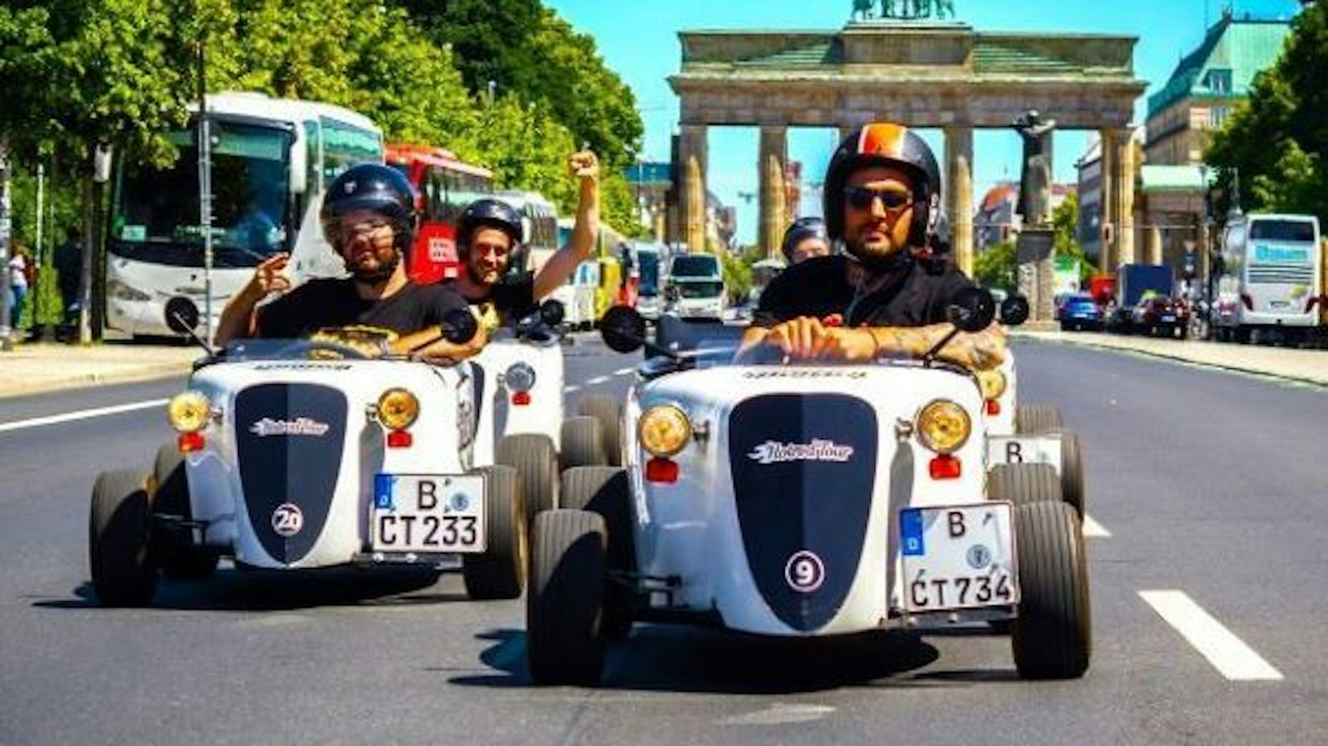 Hole Dir mit Deinen Freunden oder Kollegen Tickets oder Gutscheine für diese wohl coolste und verrückteste Tour in der Hauptstadt!