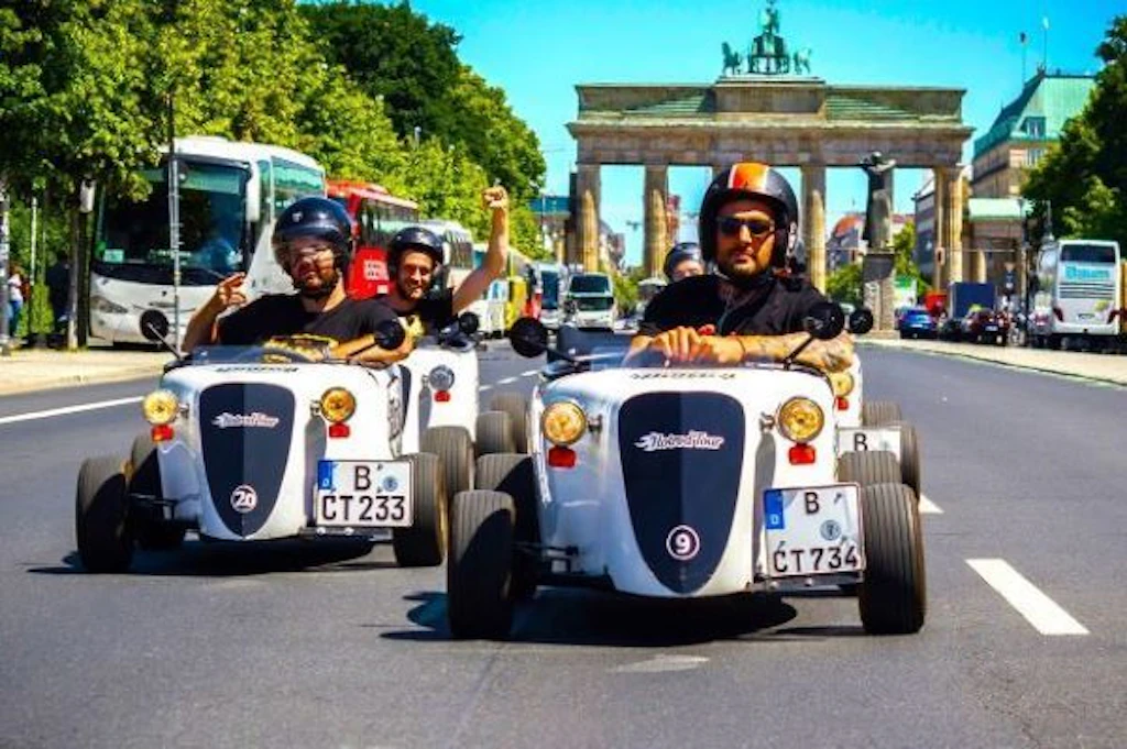 Hot Rod Tour durch Berlin: Die coole Stadtrundfahrt! Termine 2025 und Tickets!