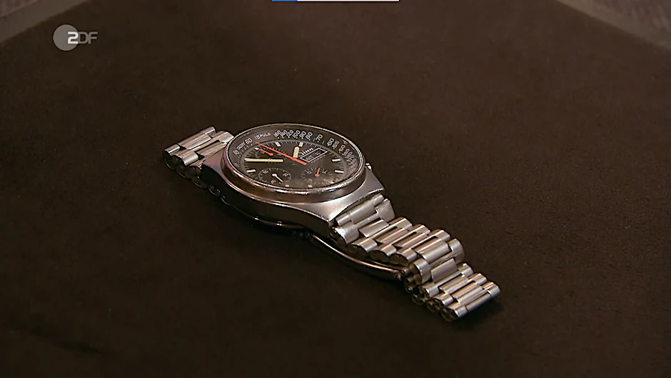 Das Schmuckstück hat schon einiges überlebt, ganz unbeschädigt ist die Uhr nicht