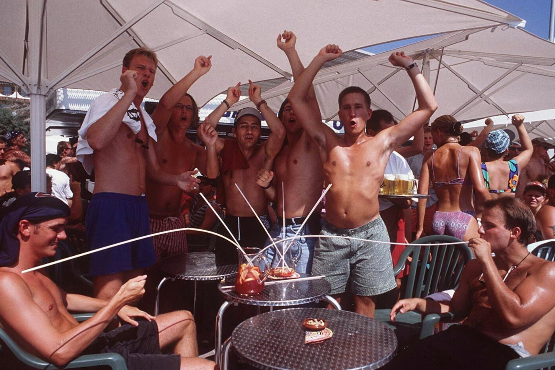 Eimersaufen am Ballermann – so schön wird es nie wieder.