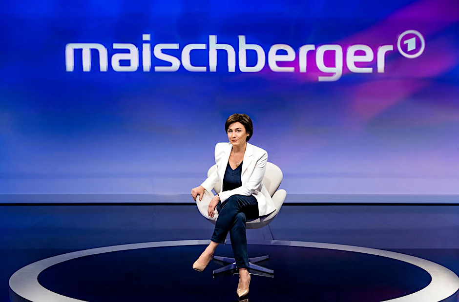 Moderatorin Sandra Maischberger im Studio ihrer Sendung