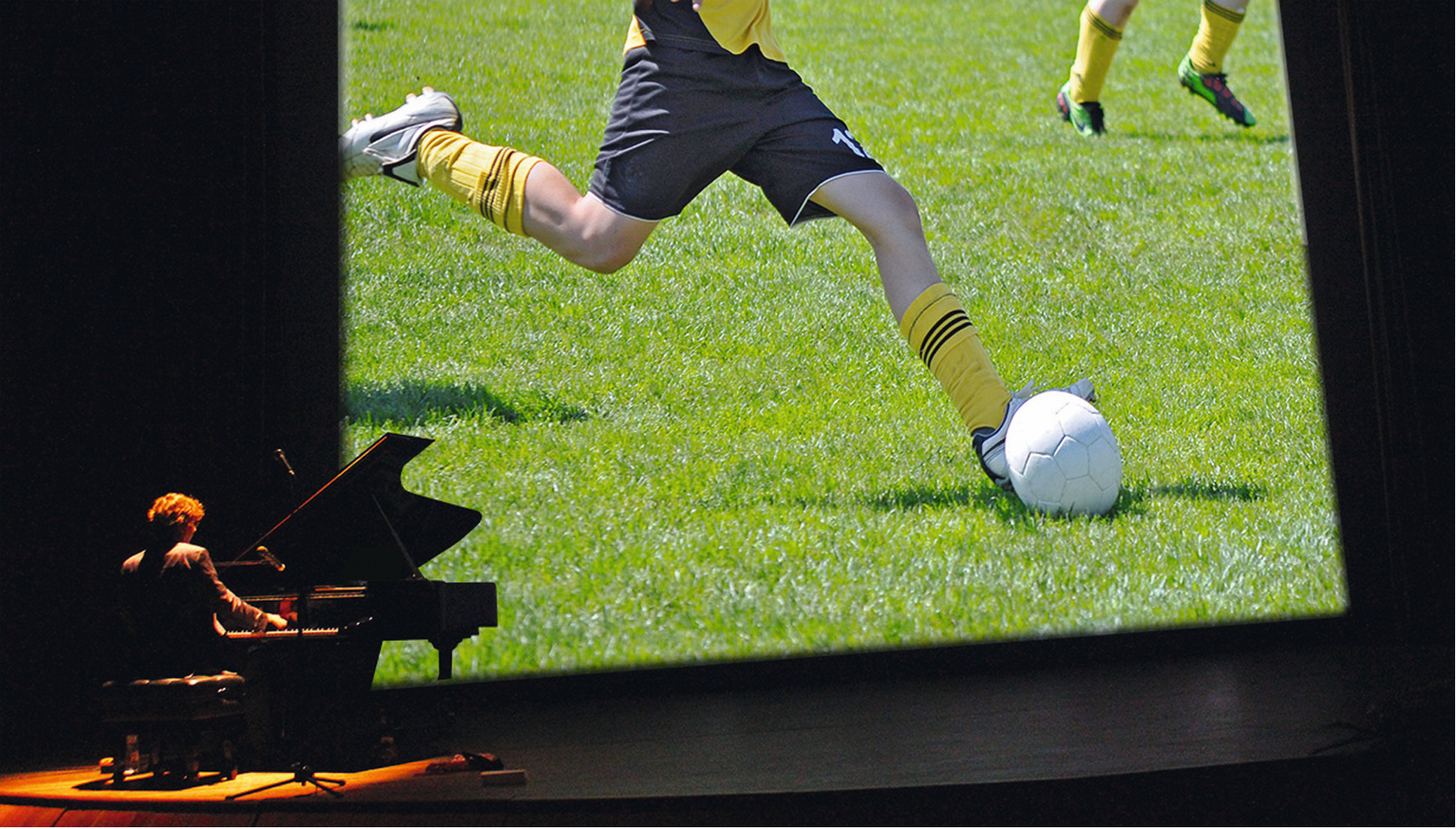 Image - Fußball-Wahnsinn in Potsdam: Das DFB-Pokalfinale wird zum Stummfilm-Spektakel