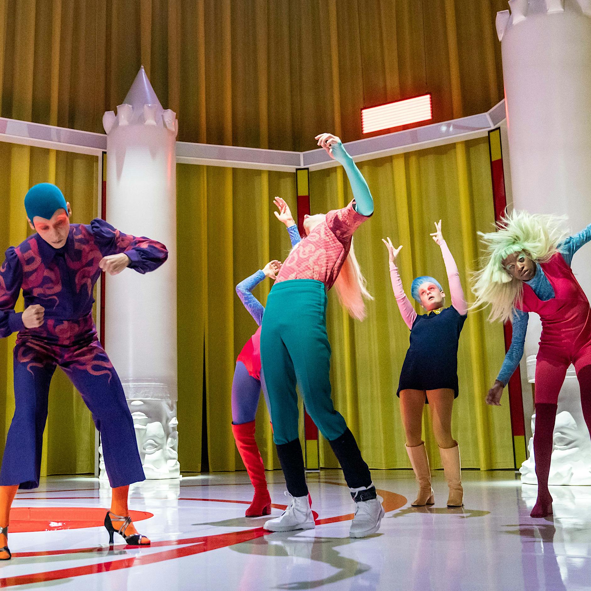 „Like Lovers Do“: Ein kaltes Lied von Schuld und Gewalt