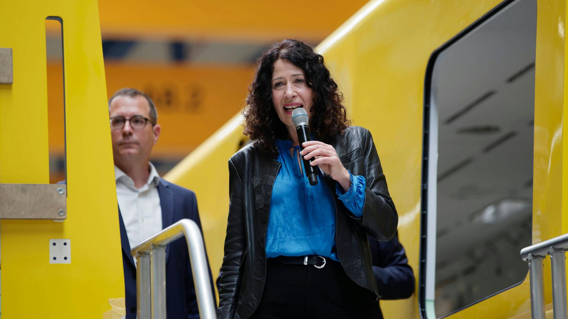 Bettina Jarasch stellt neue U-Bahnen vor. Ihre Idee vom Null-Euro-Ticket ging schief.