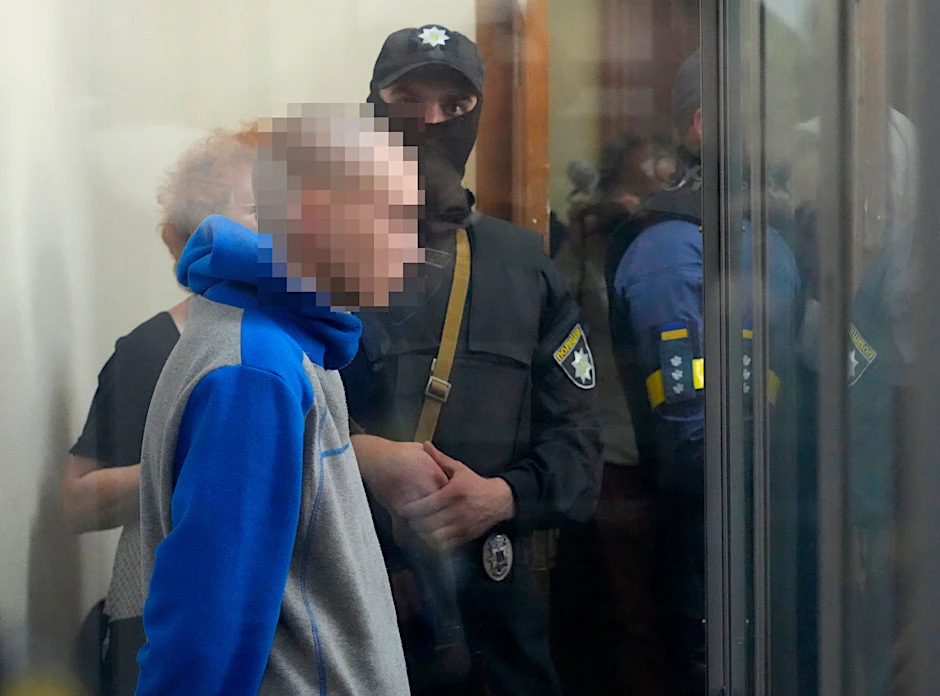 Der russische Soldat muss sich wegen mutmaßlichen Kriegsverbrechen vor Gericht verantworten.