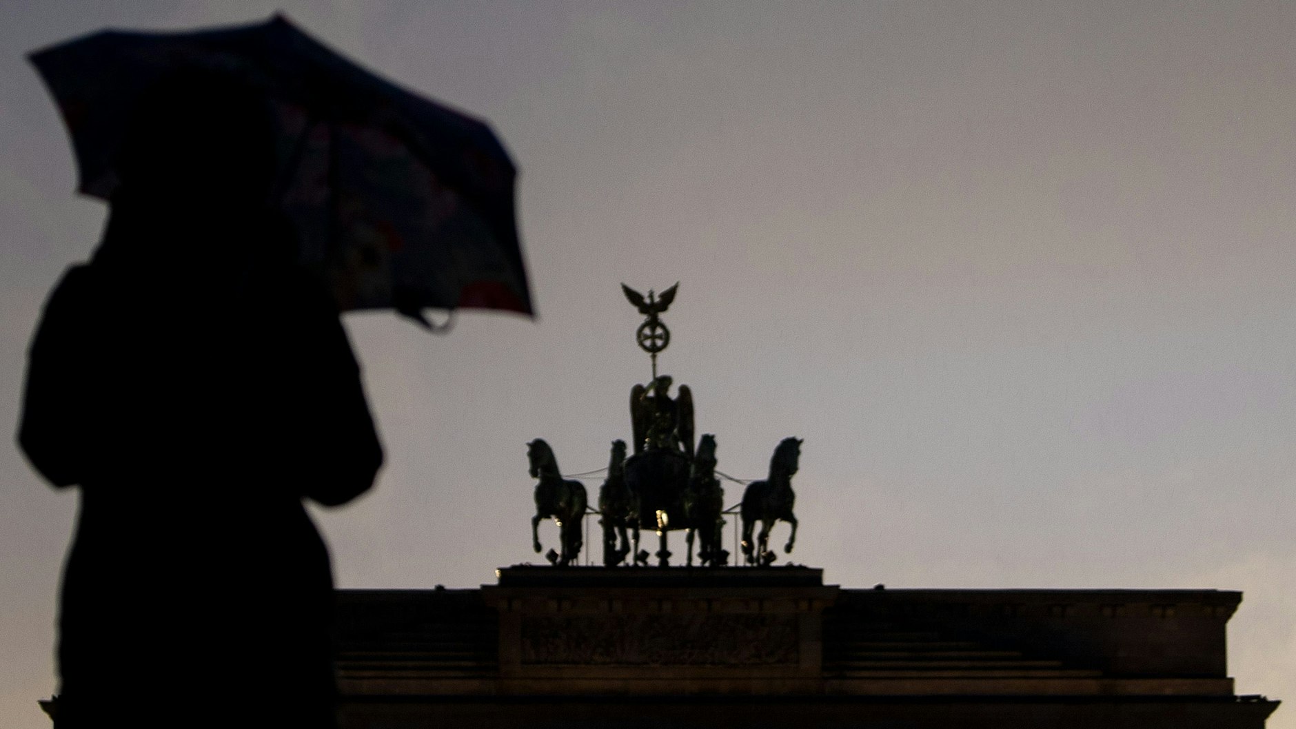 Darf Man Bei Gewitter Telefonieren 7 Behauptungen zu Blitz und Donner: Bei Gewitter darf man nicht duschen