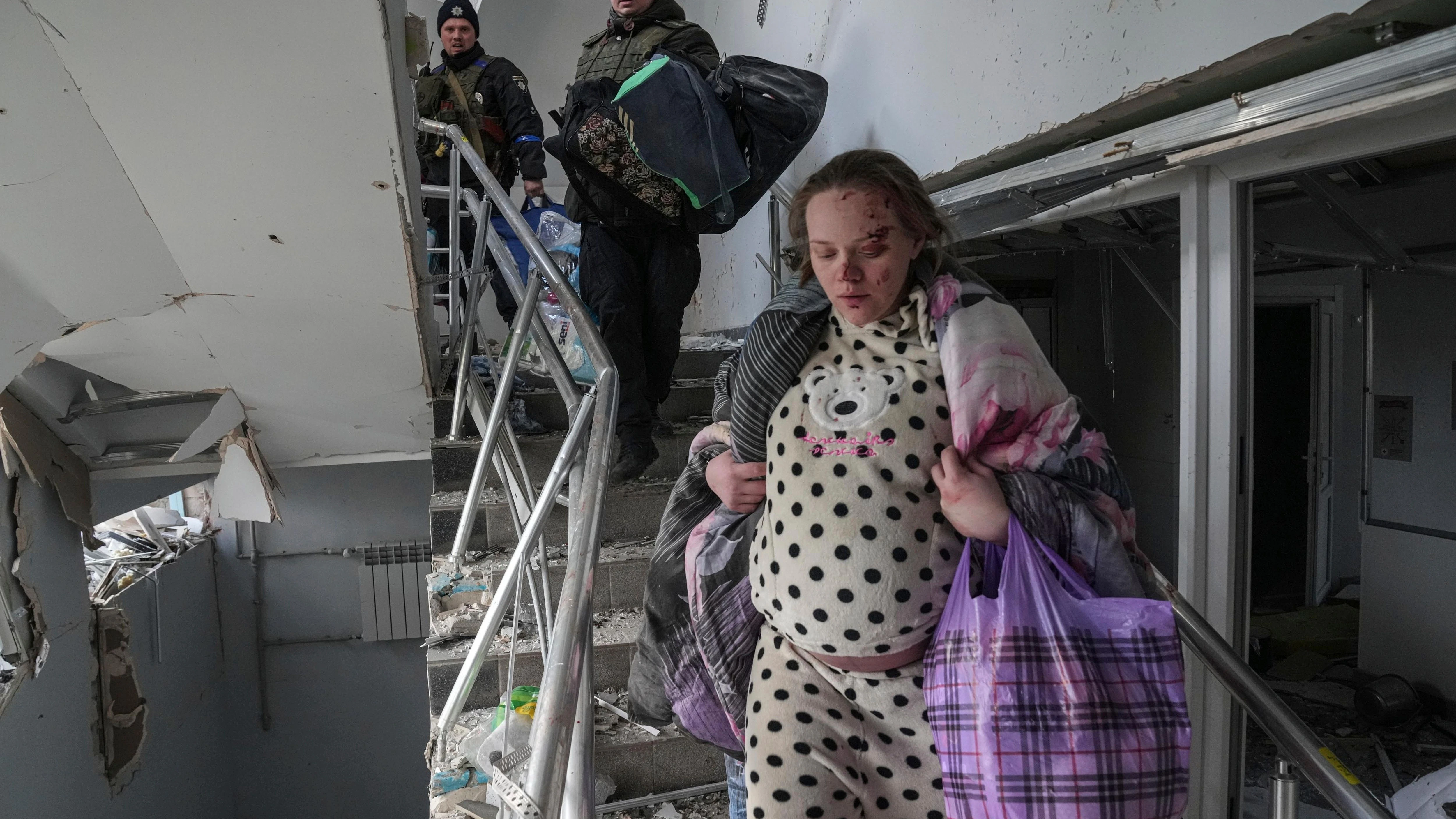 Die verletzte Marianna flieht aus der Klinik. Russland wirft ihr vor, die Aufnahmen seien inszeniert worden.