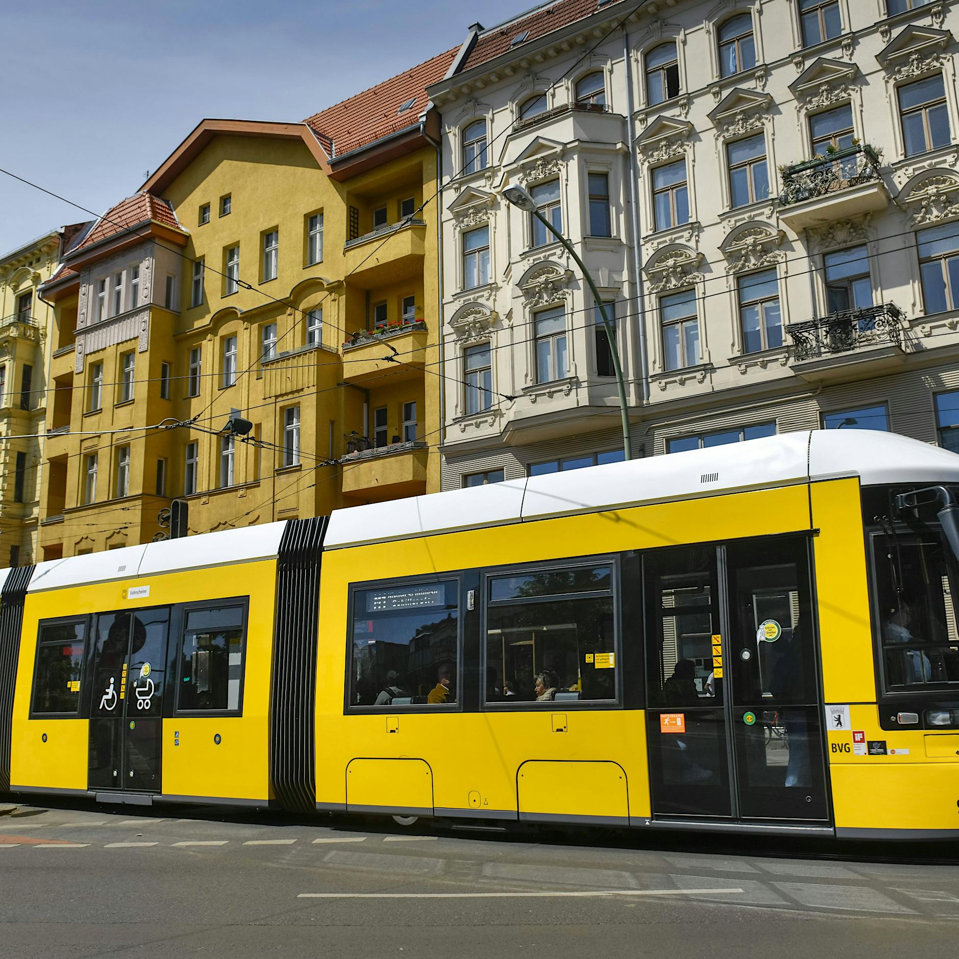 Berlin: Frau von Straßenbahn angefahren und schwer verletzt