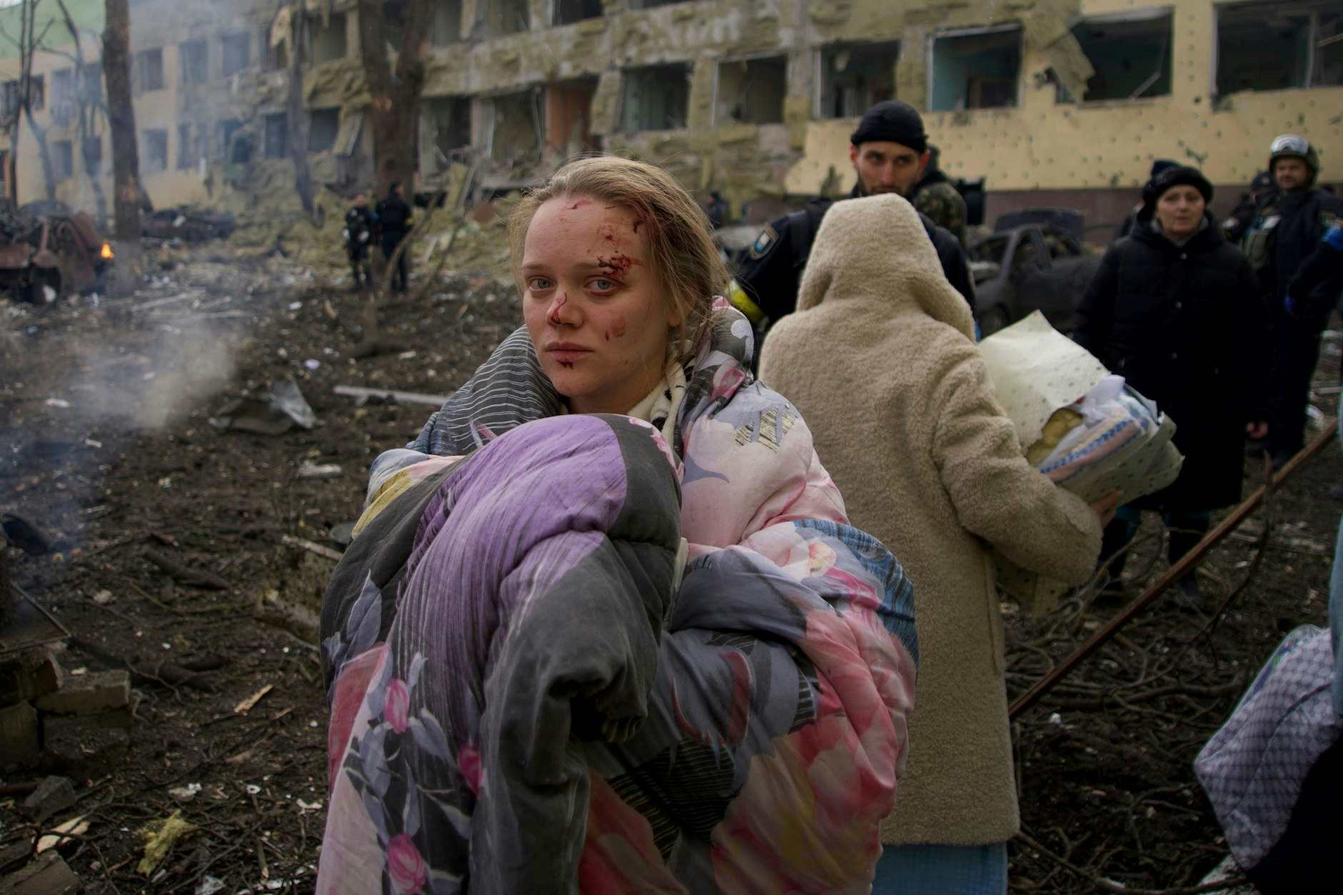 Marianna Vishegirskaya nach dem Bombenangriff in Mariupol – ihr Foto ging um die Welt.