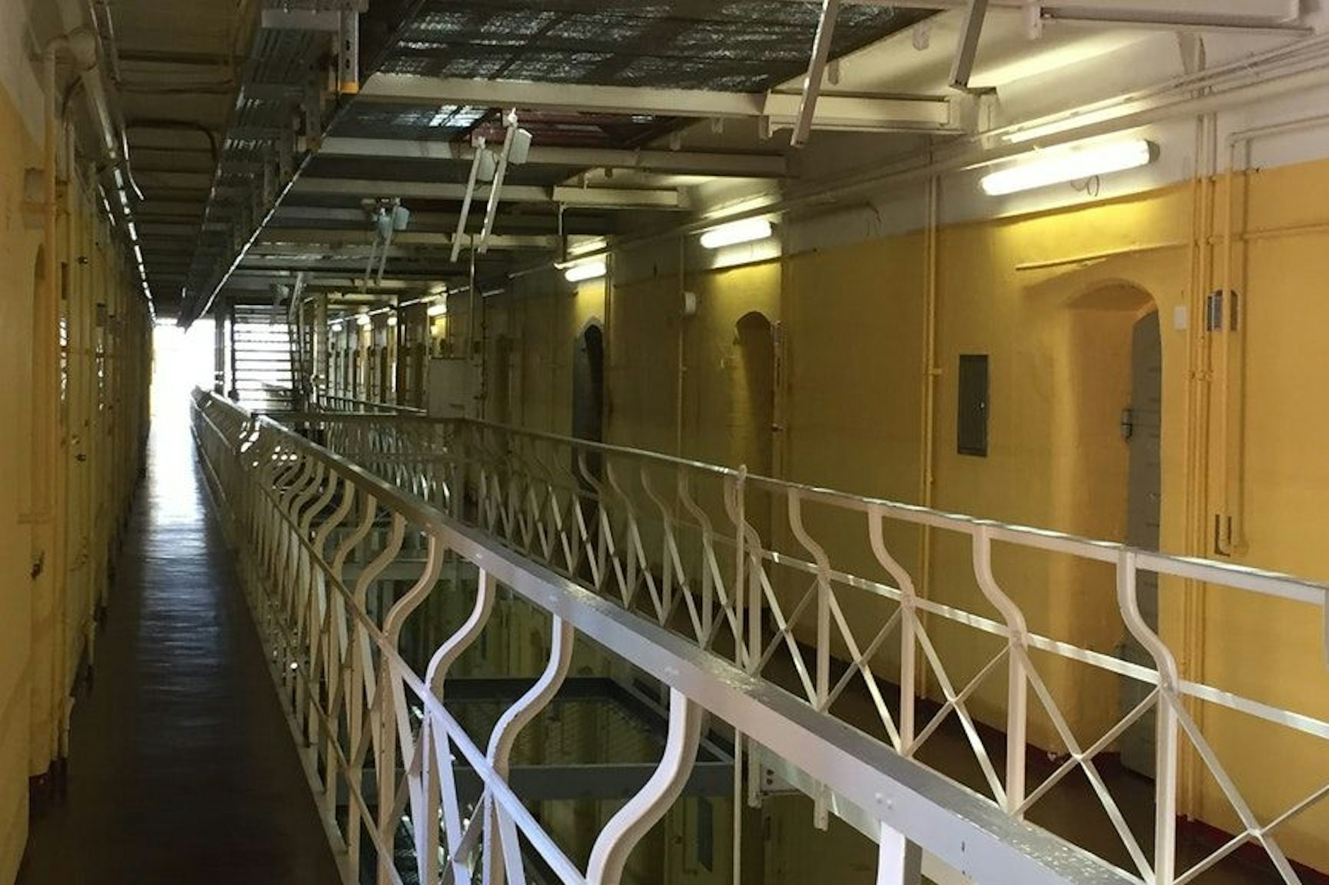 Ein Blick in eine der über 100 Jahre alten Teilanstalten des Gefängnisses in Tegel.