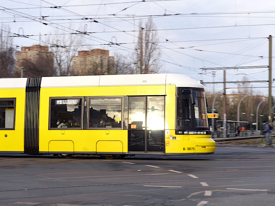 Eine Frau ist von einer Straßenbahn erfasst worden. Sie starb an den Verletzungen (Symbolbild).&nbsp;
