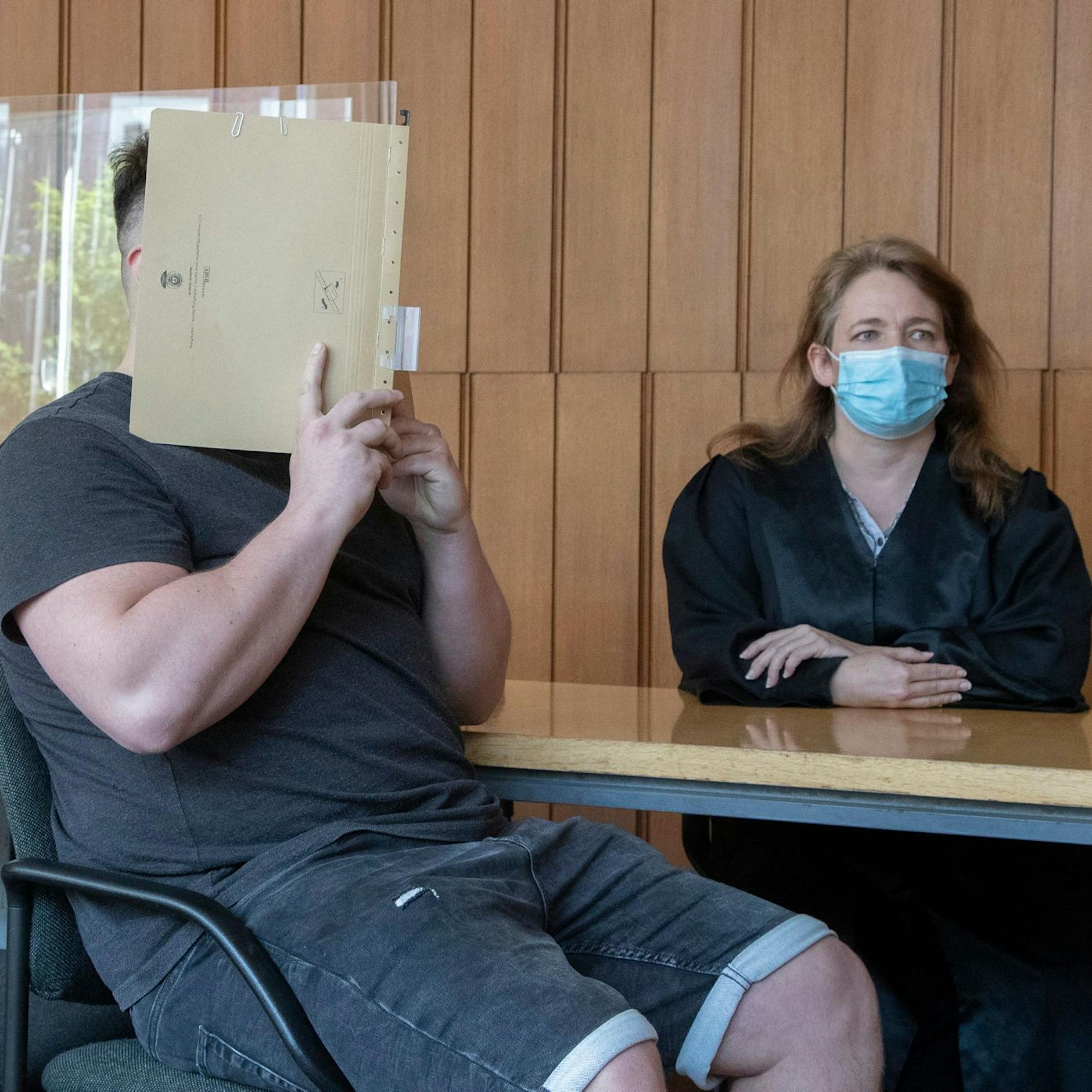 Berlin: Stabsgefreiter verweigert Corona-Impfbefehl! Die Richterin spricht ein Knallhart-Urteil