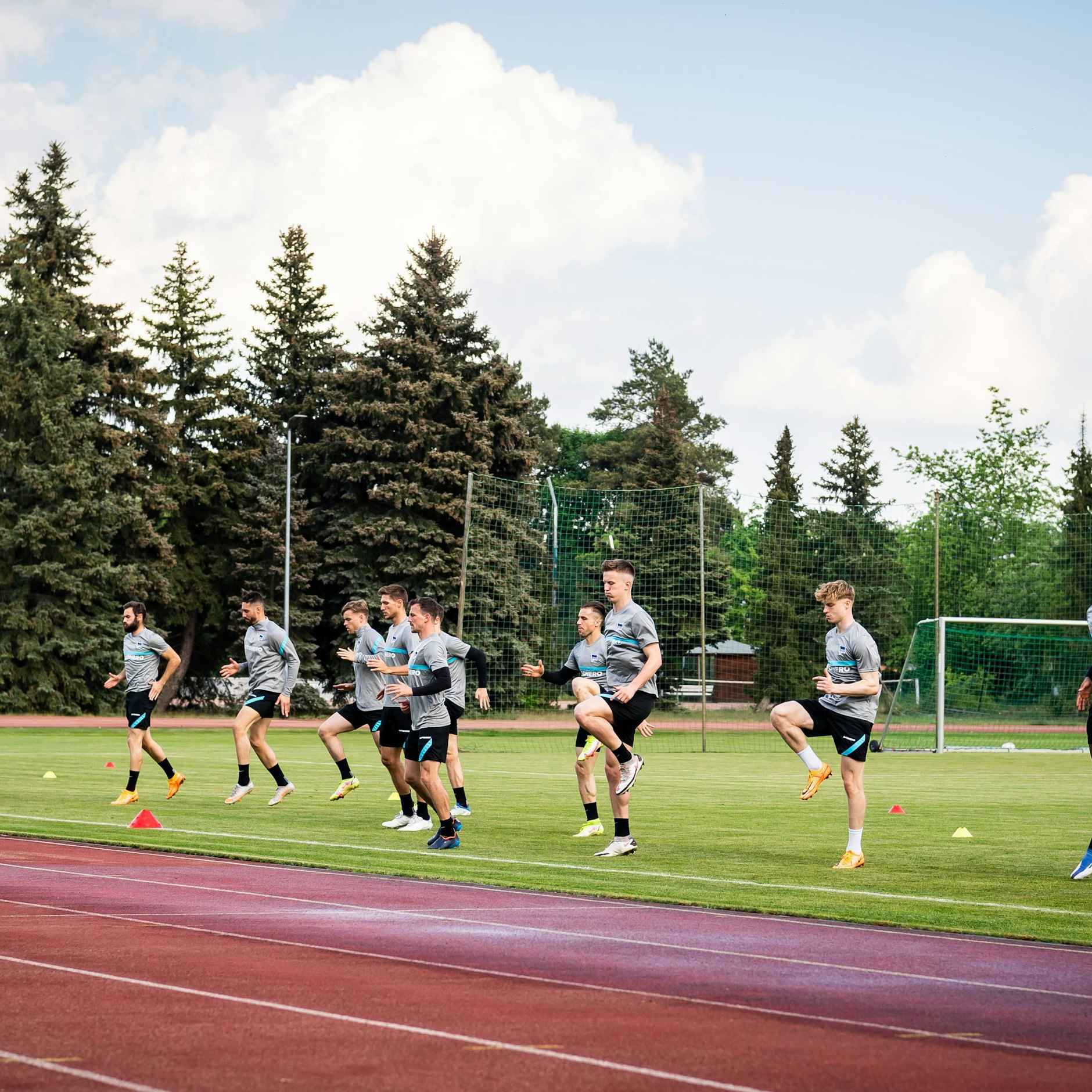 Seit Dienstag trainiert Hertha im Olympiastützpunkt Kienbaum, um sich auf das Relegationsspiel gegen den HSV vorzubereiten.