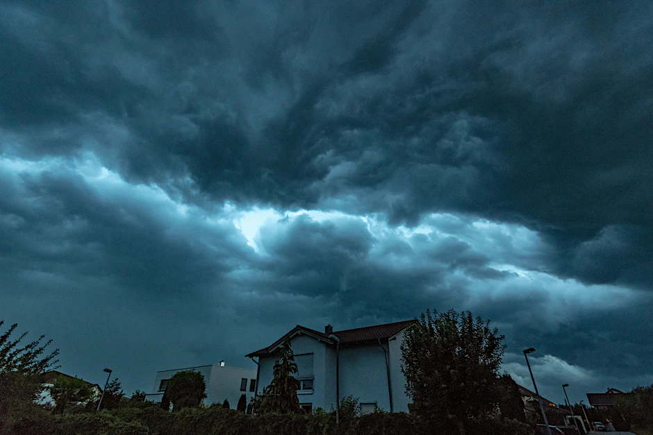 Der Deutsche Wetterdienst warnt für Freitag vor „extremem Unwetter“.