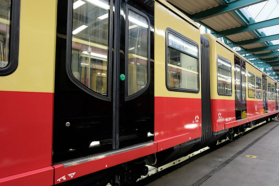 Die Züge der Baureihe 481 bekommen schwarze Türflügel