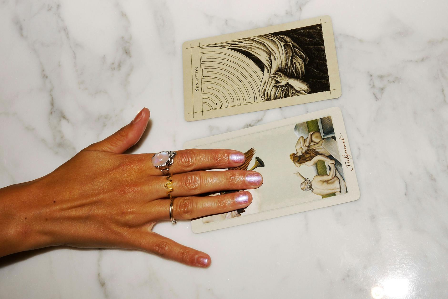 House of Cards: Die neue Berliner Boutique von Maanesten wurde mit Tarot-Readings eröffnet.