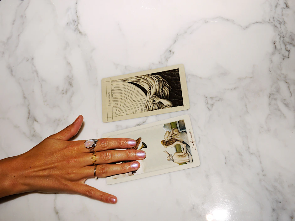 House of Cards: Die neue Berliner Boutique von Maanesten wurde mit Tarot-Readings eröffnet.
