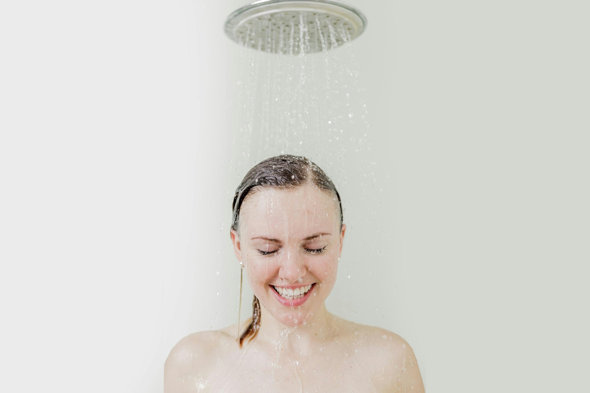 Ist es besser, morgens oder abends zu duschen? Ärzte geben im KURIER darauf Antworten.