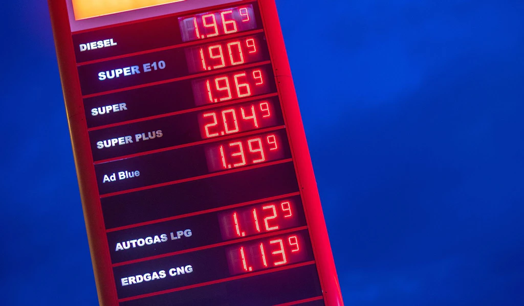 Grünes Licht für preiswertes Tanken und das 9-Euro-Ticket