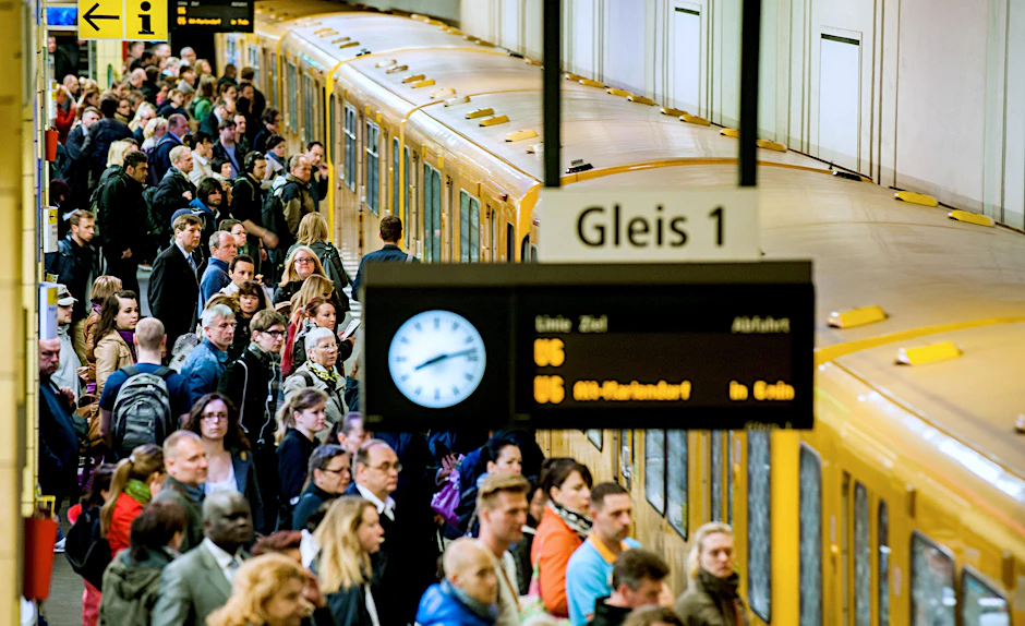 Zum Ferienstart am 7. Juli in Berlin werden auf der U6 mehr Züge eingesetzt (Archivbild).