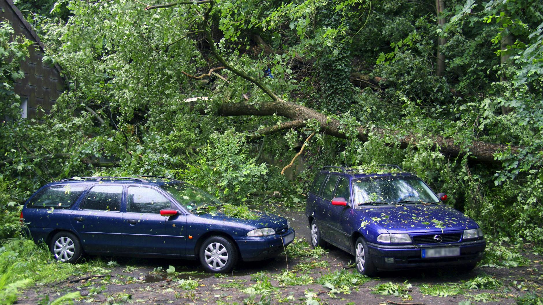 Beim Pfingst-Unwetter 2014 kamen sechs Menschen ums Leben, 30 wurden schwer verletzt. Es gab Sachschäden in Höhe von 650 Millionen Euro.