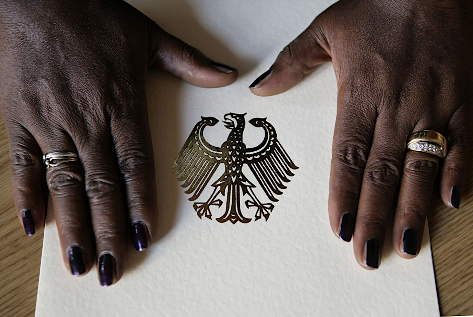 Die Einbürgerungsurkunde ist der Schlüssel zu vielen Rechten – und manchen Pflichten.