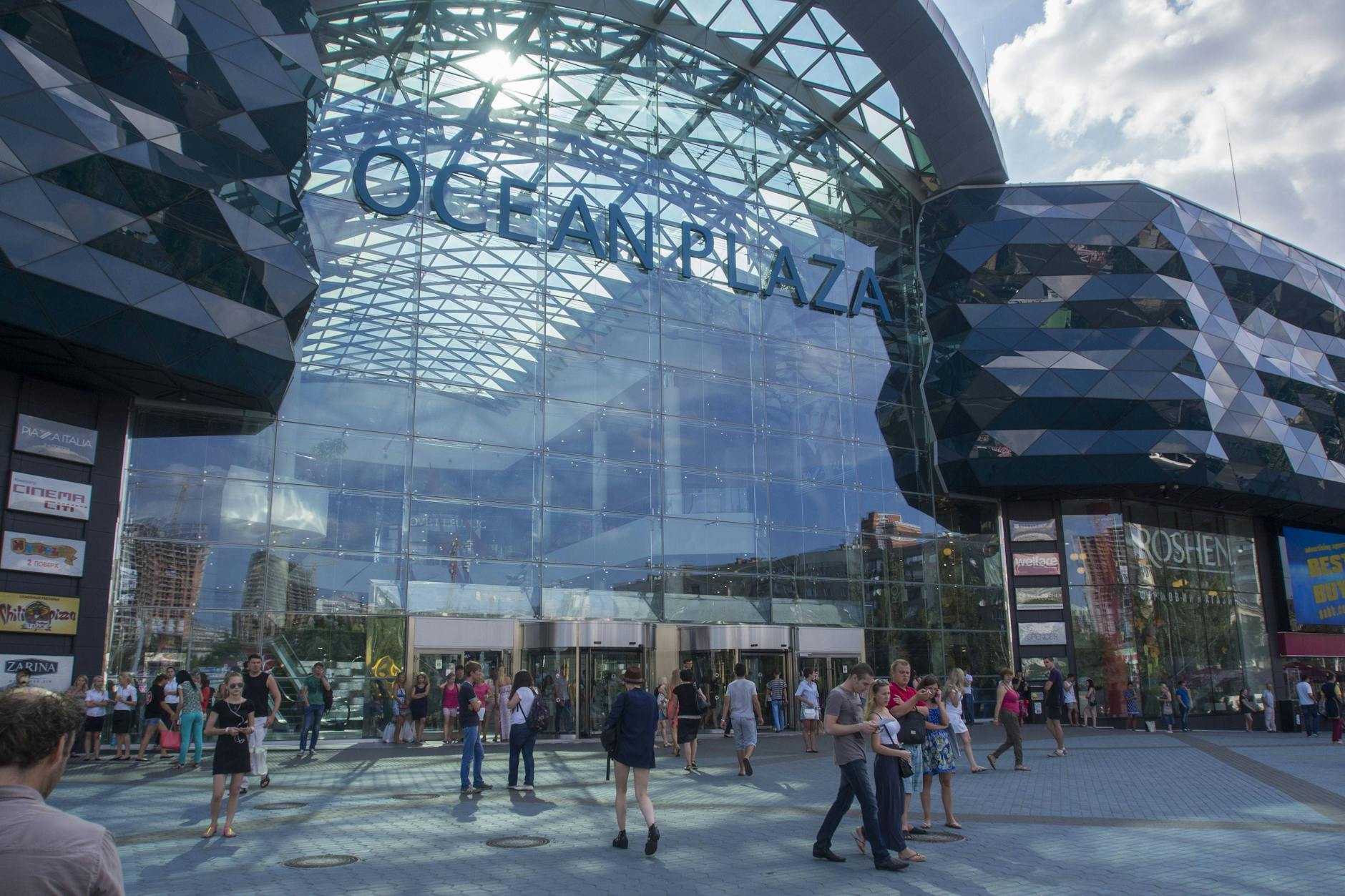 Einkaufszentren, Supermärkte und Läden haben in der Ukraine auch sonntags geöffnet.