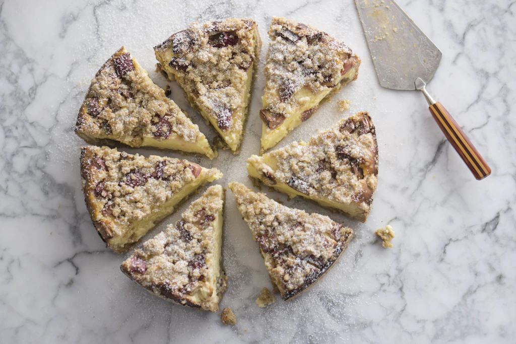 Omas Rhabarber-Käsekuchen mit Streuseln – dieses Rezept ist der Hammer!
