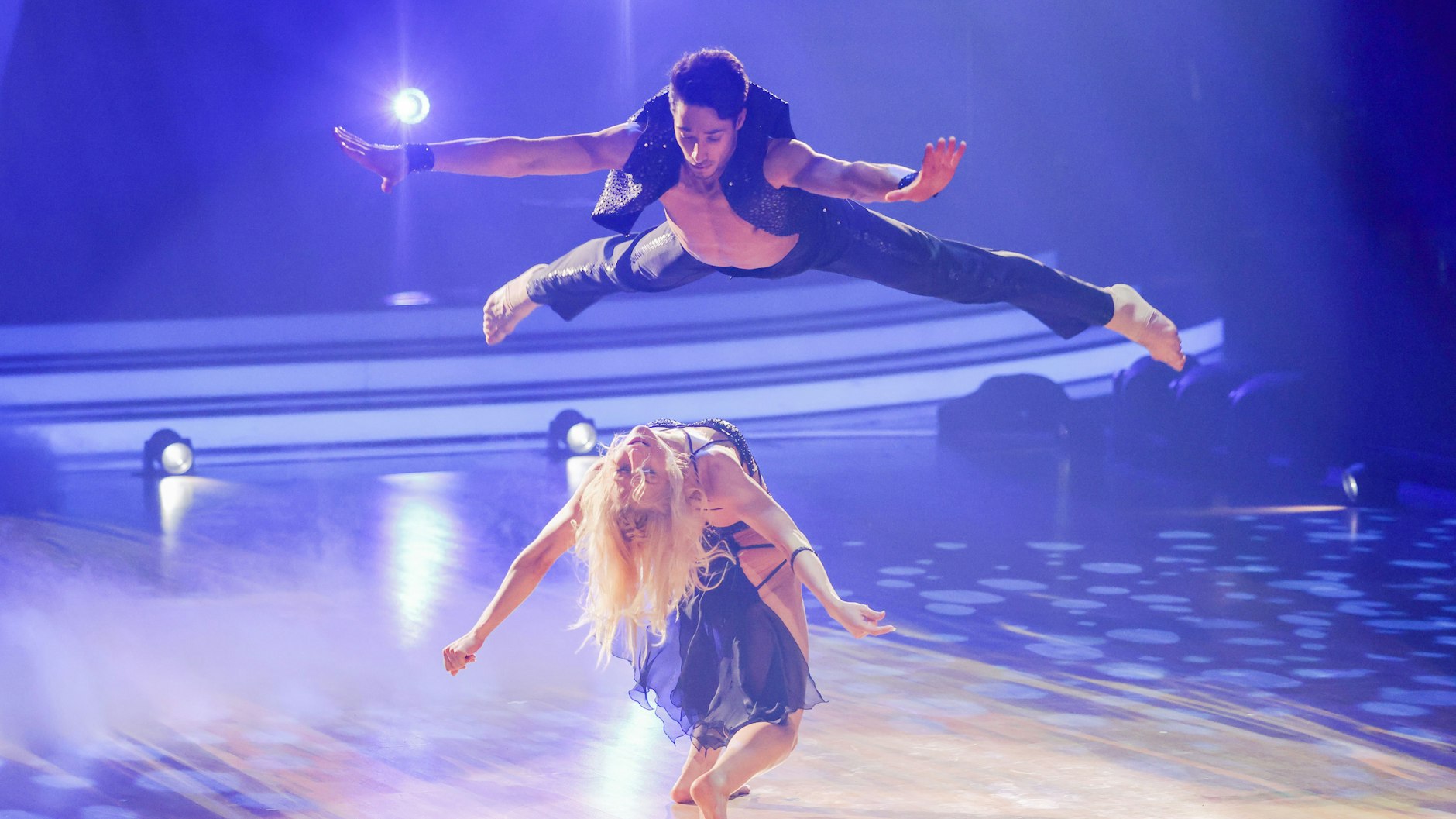 Kathrin Menzinger zauberte im Finale 2022 zusammen mit&nbsp;Rene Casselly&nbsp;einen spektakulären Freestyle&nbsp;auf die Bühne und holte den Titel.