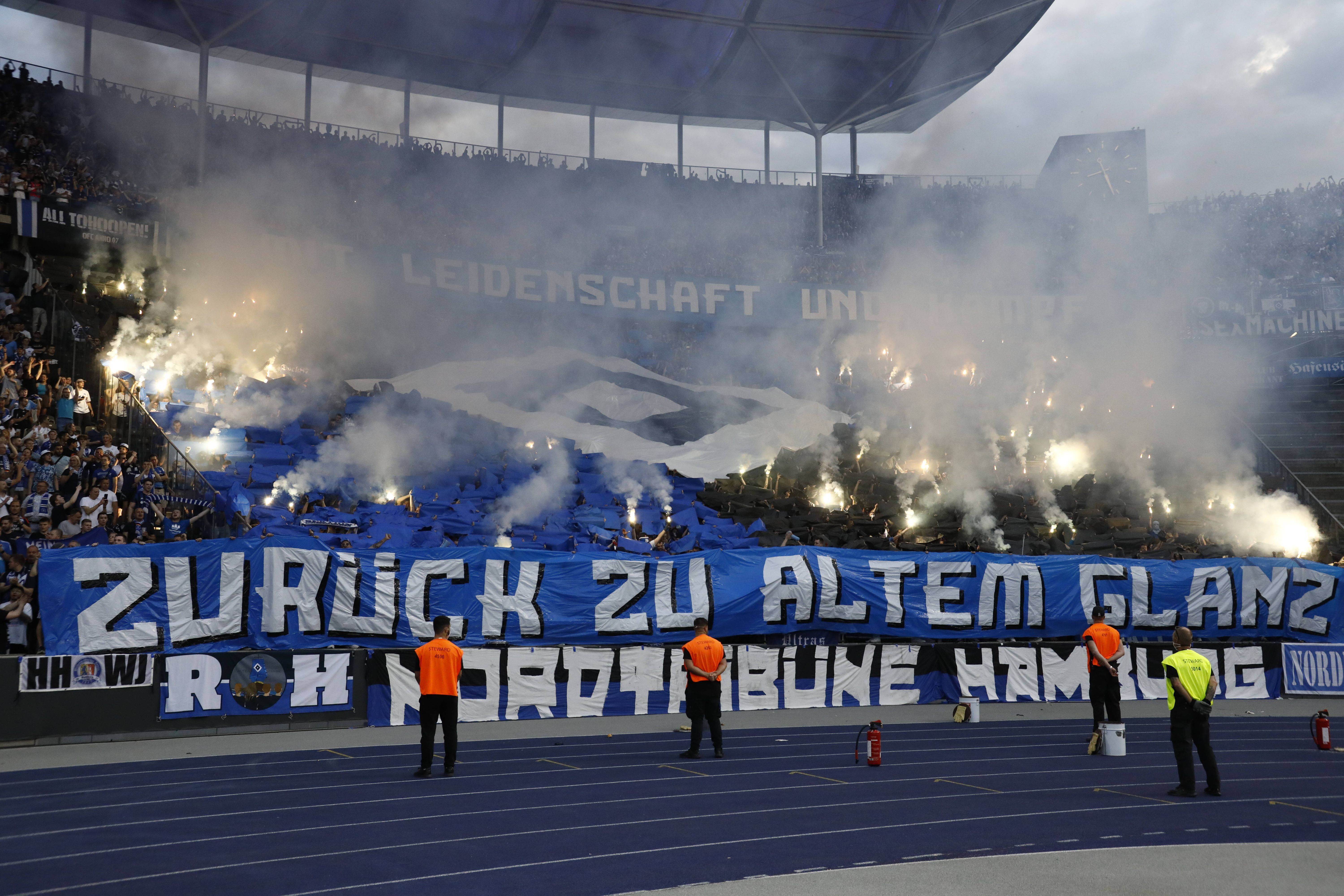 Berlin-Westend: Hansa-Rostock-Brutalo streckt Hertha-BSC-Fan mit Faustschlag ins Gesicht nieder – Polizei sucht Zeugen
